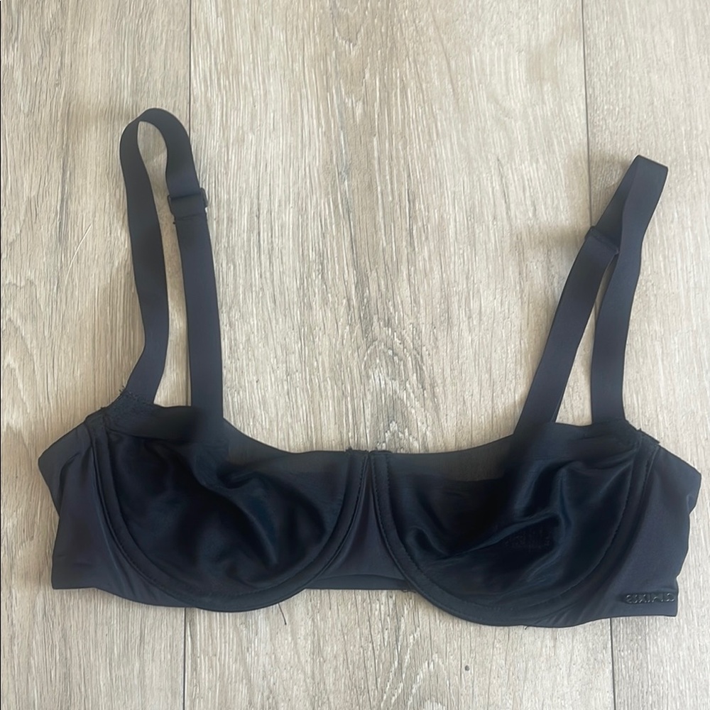 SKIMS Black Full-Coverage Bra with Adjustable Straps